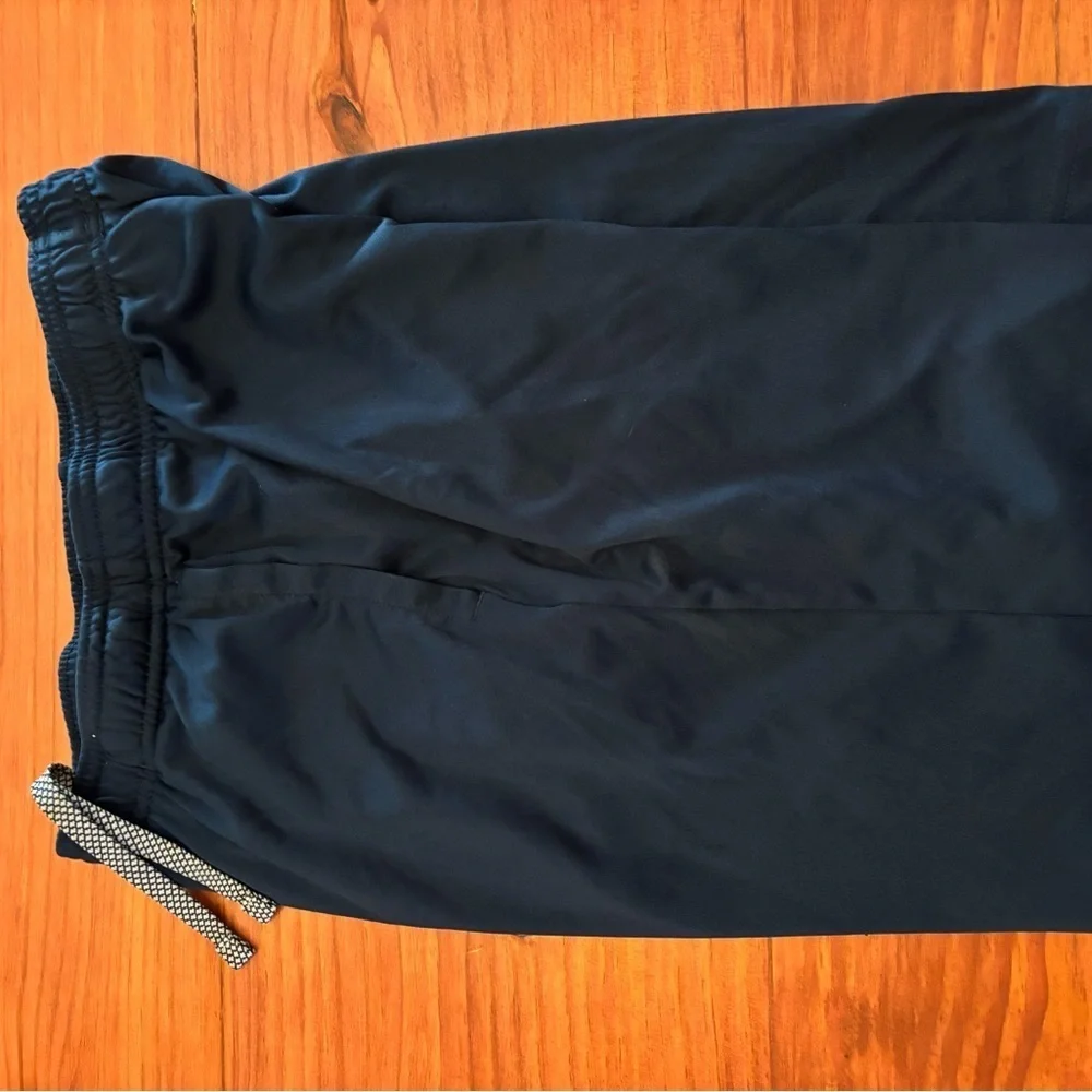 Under Armour Youth Large Black Logo Athletic Shorts